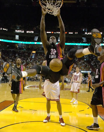 尾轮衬块及驱动轮衬块